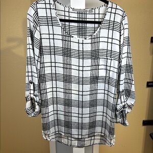 Valerie Stevens Black and White 3/4 Sleeve Boxy Blouse